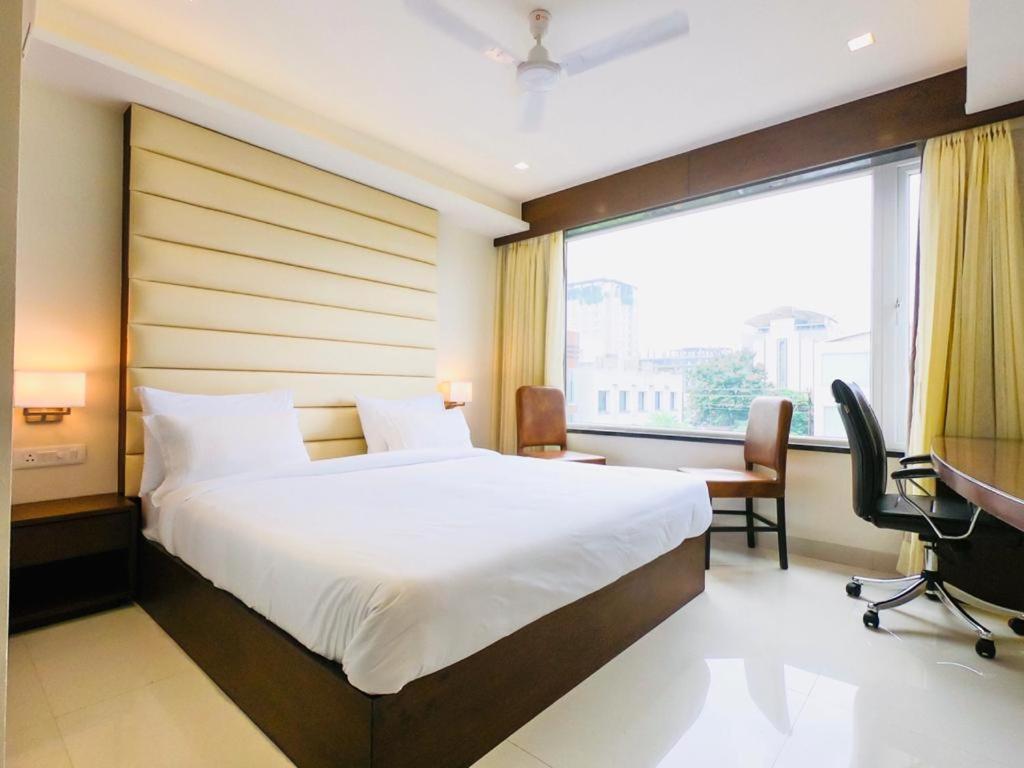 Hotel The Bellevue Indore Exterior foto